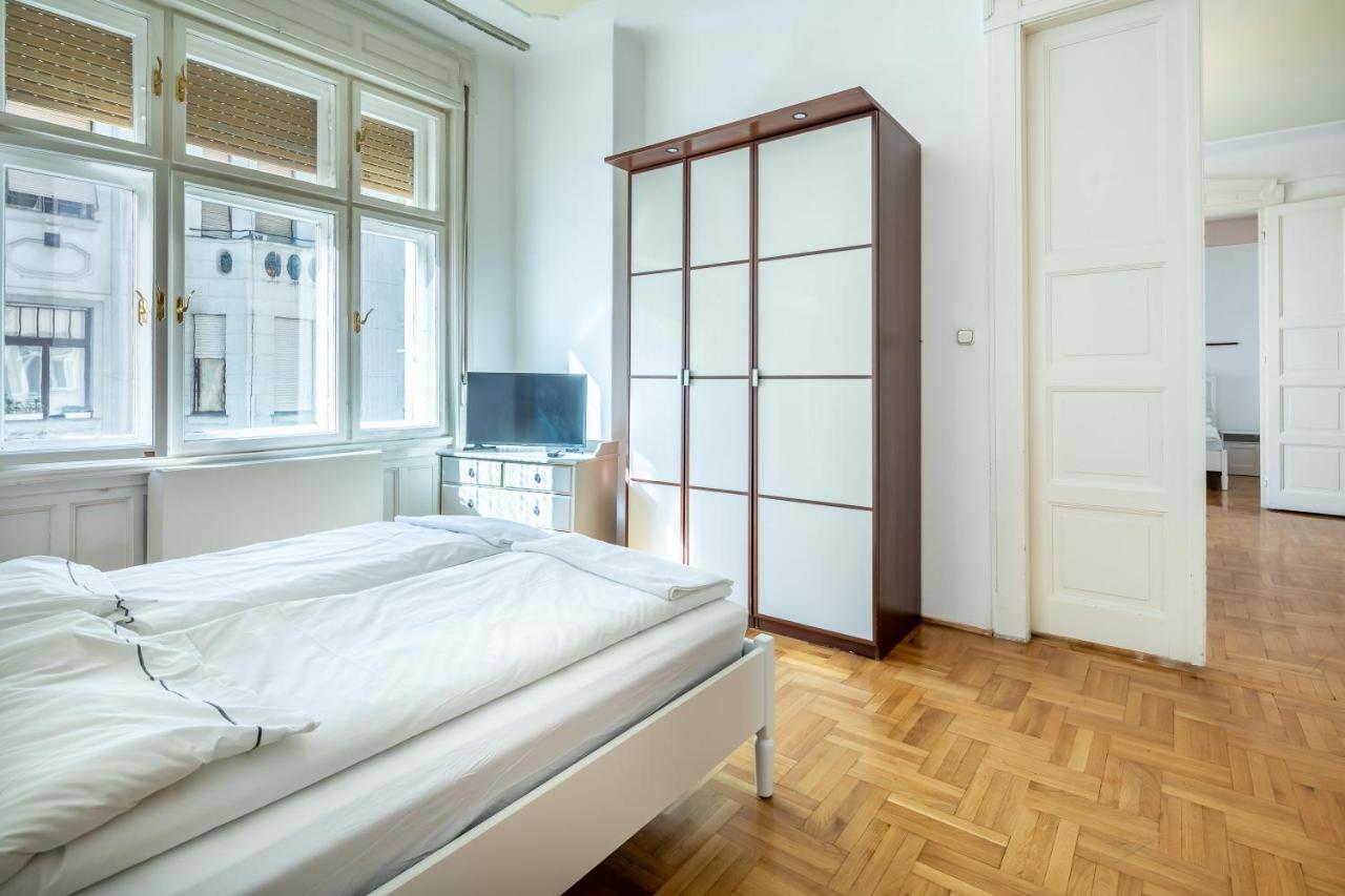 Huge Apartment In The City Center Budapeste Exterior foto