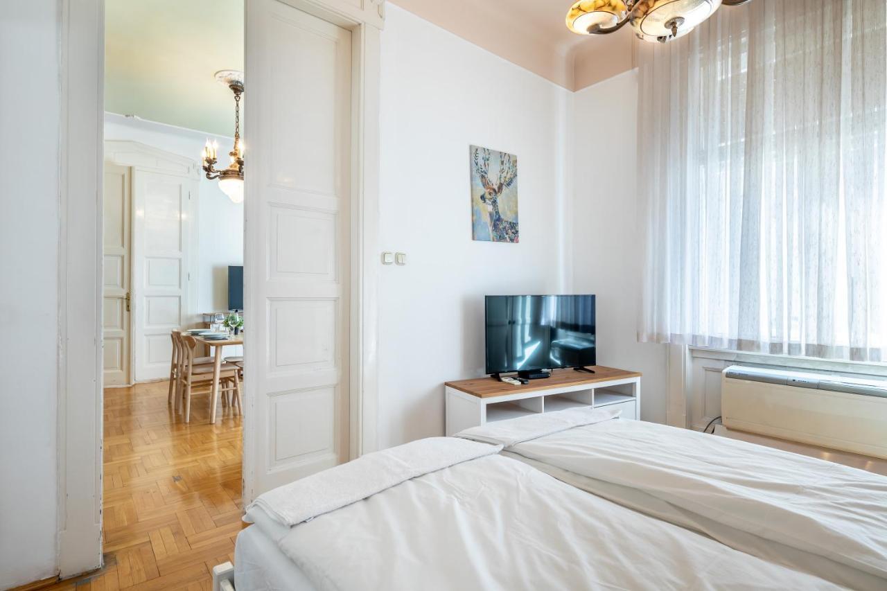 Huge Apartment In The City Center Budapeste Exterior foto