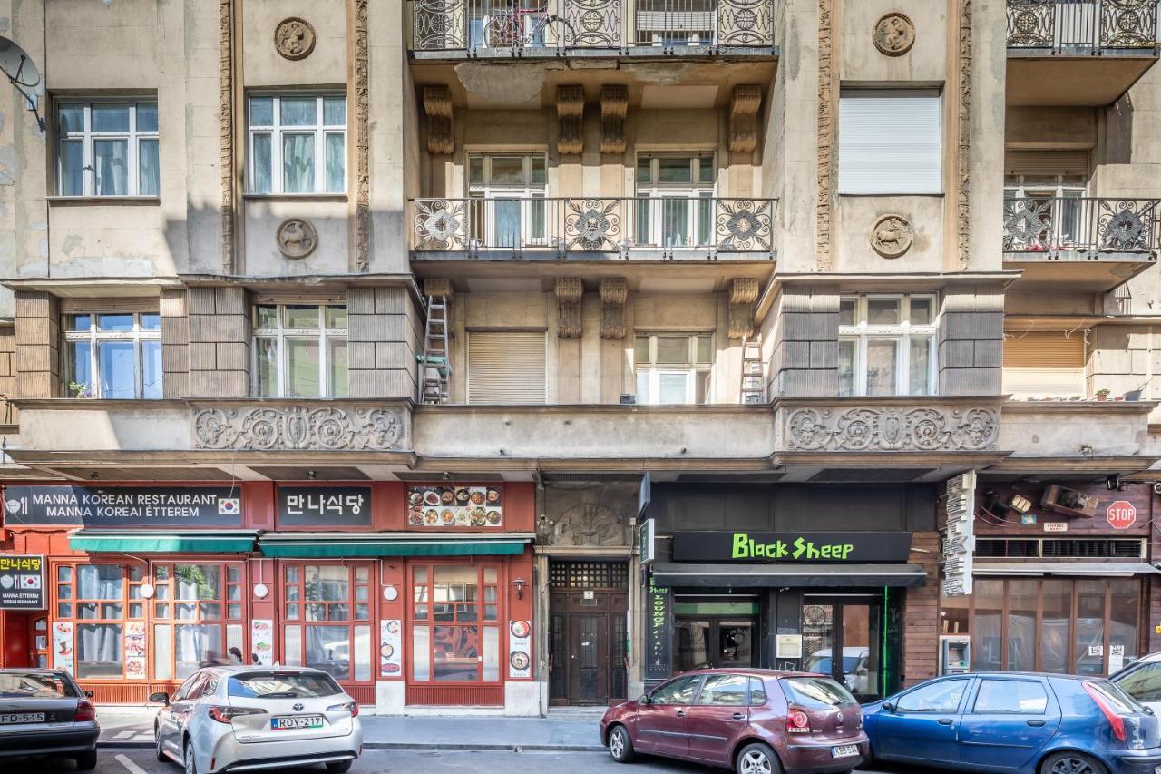 Huge Apartment In The City Center Budapeste Exterior foto