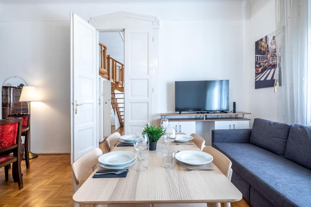 Huge Apartment In The City Center Budapeste Exterior foto