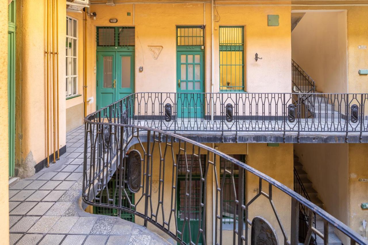 Huge Apartment In The City Center Budapeste Exterior foto