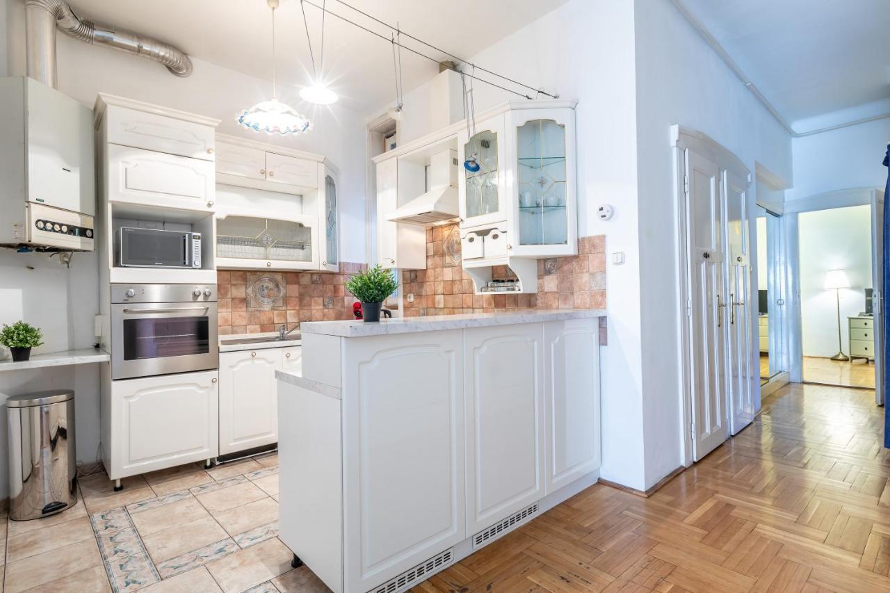 Huge Apartment In The City Center Budapeste Exterior foto